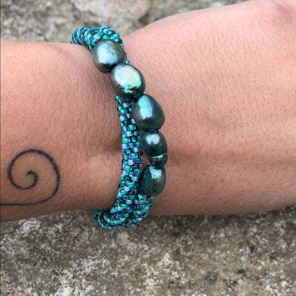 Seed bead and pearl crocheted bracelet - Picture 3 of 5